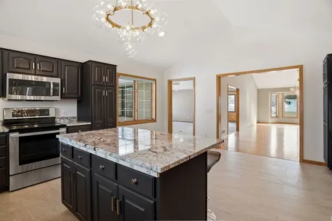 1162 Lakewood Drive S Maplewood MN 55119