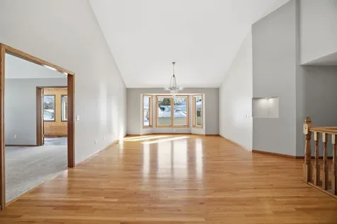 1162 Lakewood Drive S Maplewood MN 55119