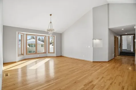 1162 Lakewood Drive S Maplewood MN 55119