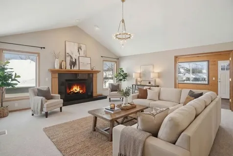 1162 Lakewood Drive S Maplewood MN 55119