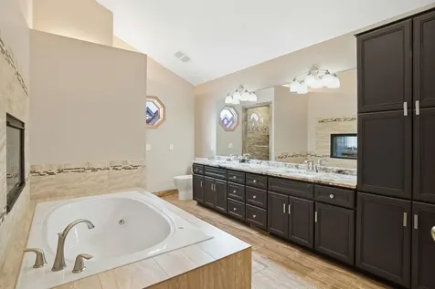 1162 Lakewood Drive S Maplewood MN 55119