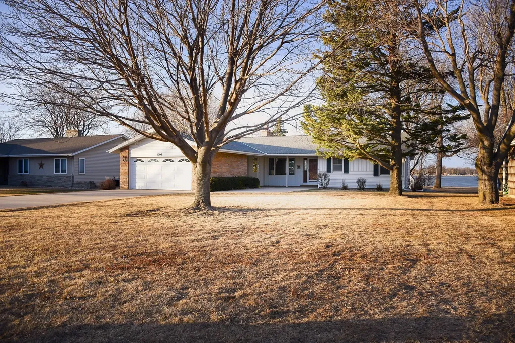 1206 S Shore Drive Worthington MN 56187