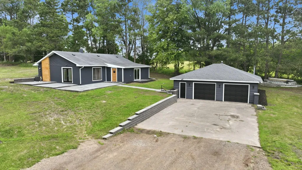 3941 357th Avenue NW Cambridge MN 55008