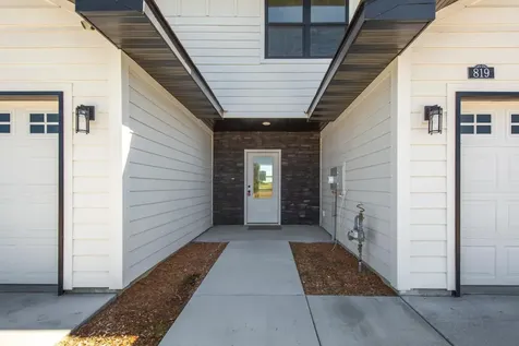 819 Viburnum Street Belle Plaine MN 56011