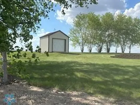 13902 87th Street SE Milnor ND 58060
