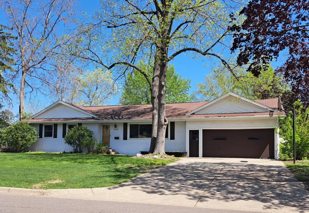 7124 Kyle Avenue N Brooklyn Center MN 55429