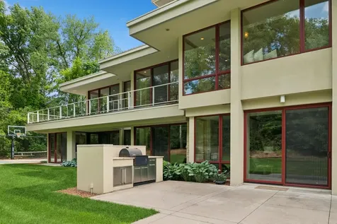 685 Hidden Creek Trail Mendota Heights MN 55118