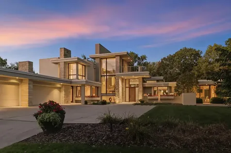 685 Hidden Creek Trail Mendota Heights MN 55118