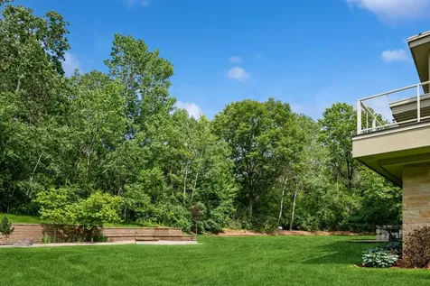 685 Hidden Creek Trail Mendota Heights MN 55118