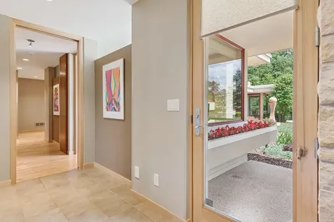 685 Hidden Creek Trail Mendota Heights MN 55118