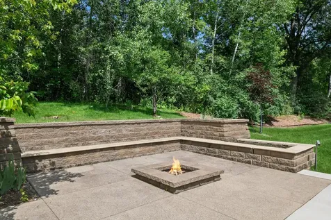 685 Hidden Creek Trail Mendota Heights MN 55118