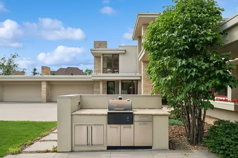 685 Hidden Creek Trail Mendota Heights MN 55118