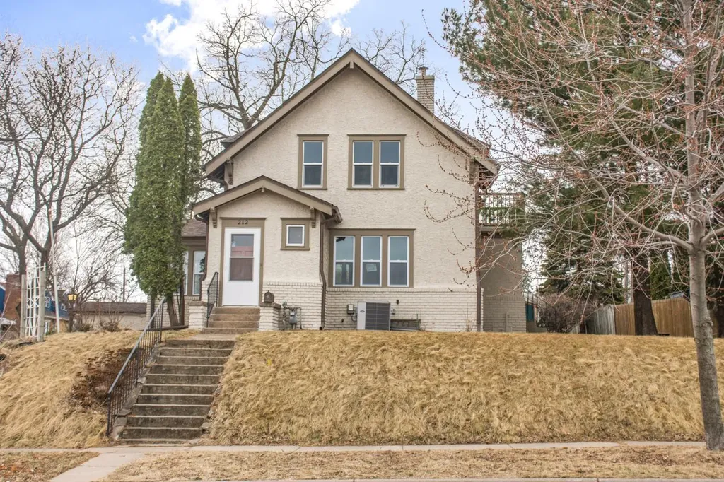 212 Page Street W Saint Paul MN 55107
