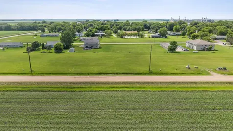 302 5th Street S Fairmount ND 58030