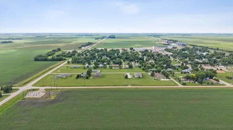 402 5th Street S Fairmount ND 58030