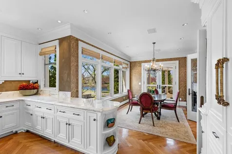 2427 E Lake Of The Isles Parkway Minneapolis MN 55405