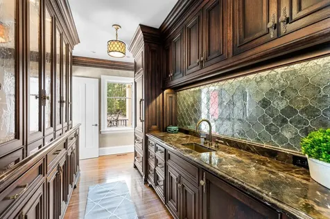 2427 E Lake Of The Isles Parkway Minneapolis MN 55405