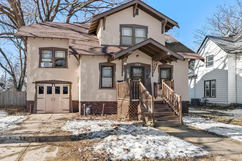 709 10th Street NE Austin MN 55912
