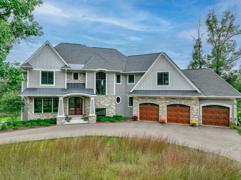 21 Cherrywood Circle North Oaks MN 55127