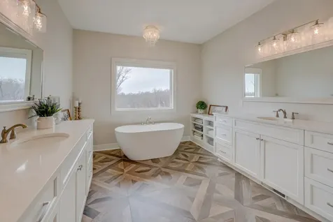 21 Cherrywood Circle North Oaks MN 55127