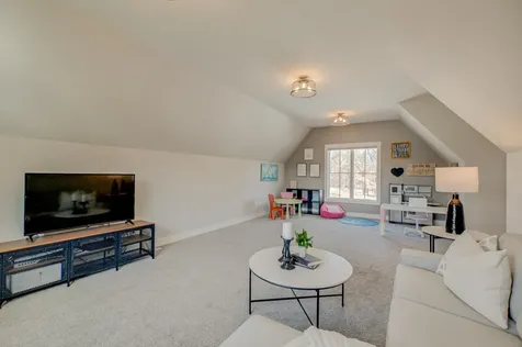 21 Cherrywood Circle North Oaks MN 55127