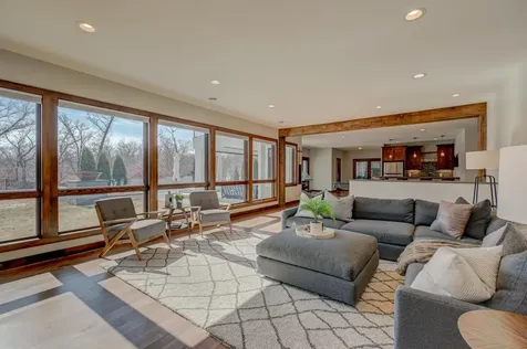 21 Cherrywood Circle North Oaks MN 55127