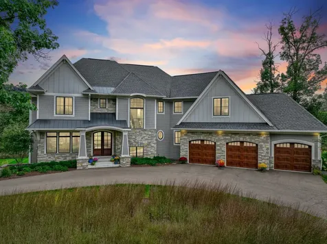 21 Cherrywood Circle North Oaks MN 55127