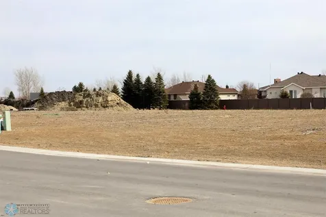 1747 Magnolia Court Wahpeton ND 58075
