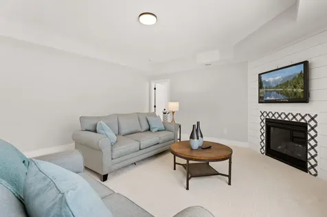 4927 Parkside Circle Eagan MN 55123