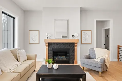 4927 Parkside Circle Eagan MN 55123
