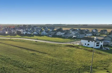 305 48th Avenue S Moorhead MN 56560