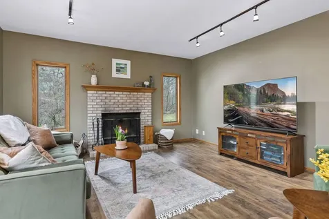 230 Plainview Drive River Falls WI 54022