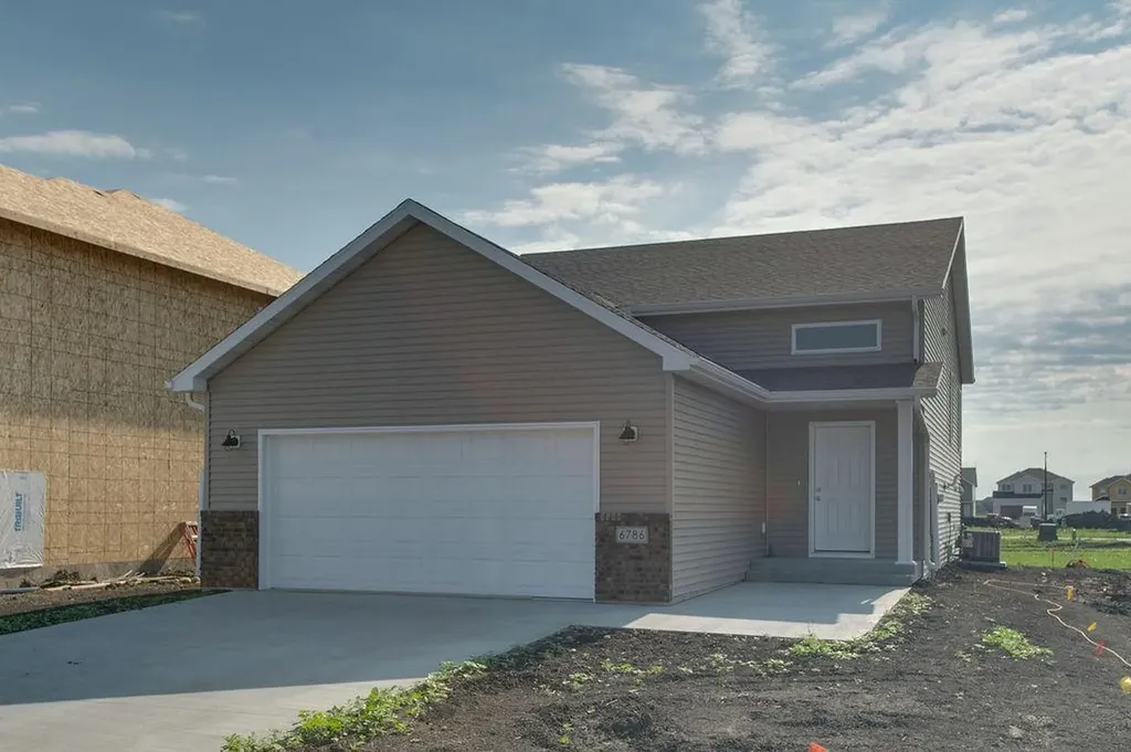 6786 32nd Street S Fargo ND 58104