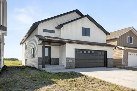 2617 38 Avenue S Moorhead MN 56560
