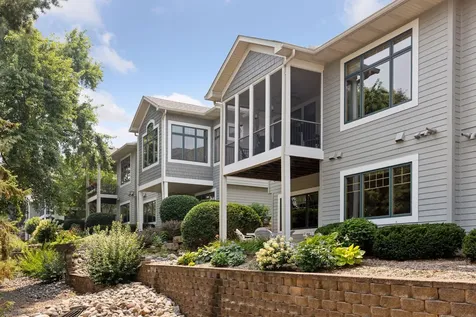 8117 Xerxes Circle Bloomington MN 55431