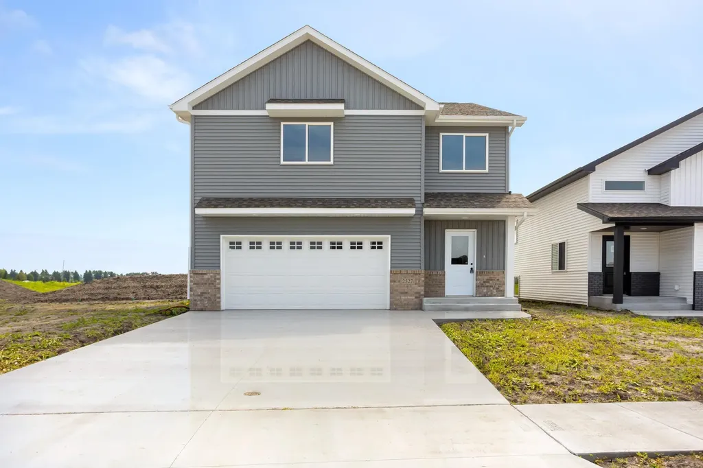 2611 38 Avenue S Moorhead MN 56560