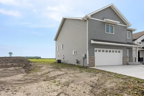 2611 38 Avenue S Moorhead MN 56560