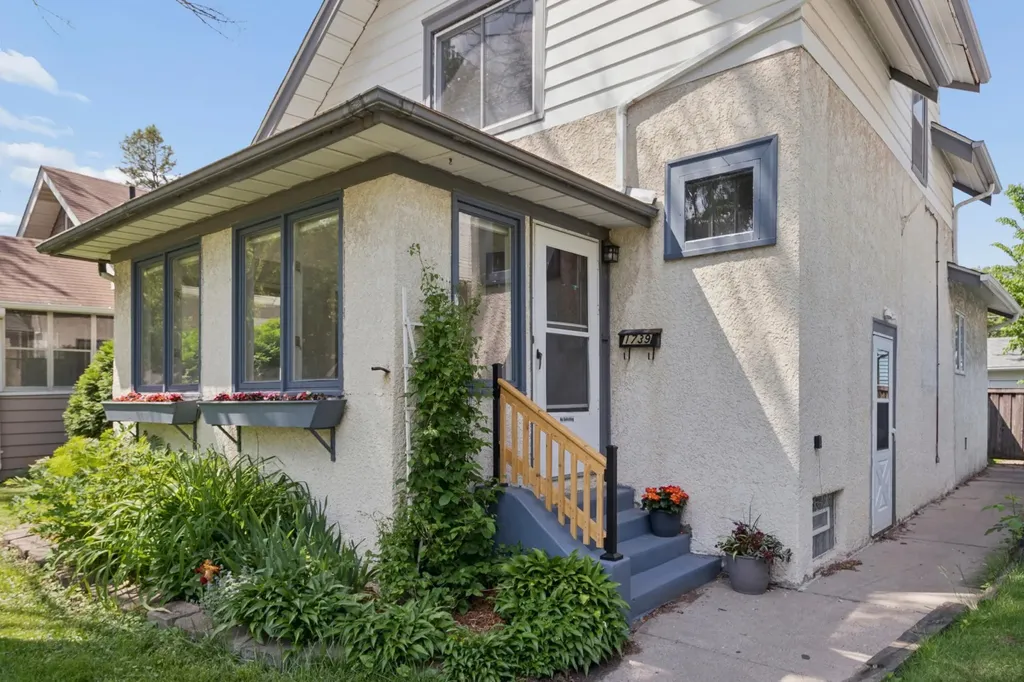 1739 Palace Avenue Saint Paul MN 55105