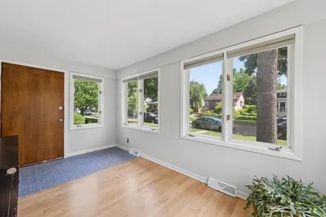 1739 Palace Avenue Saint Paul MN 55105
