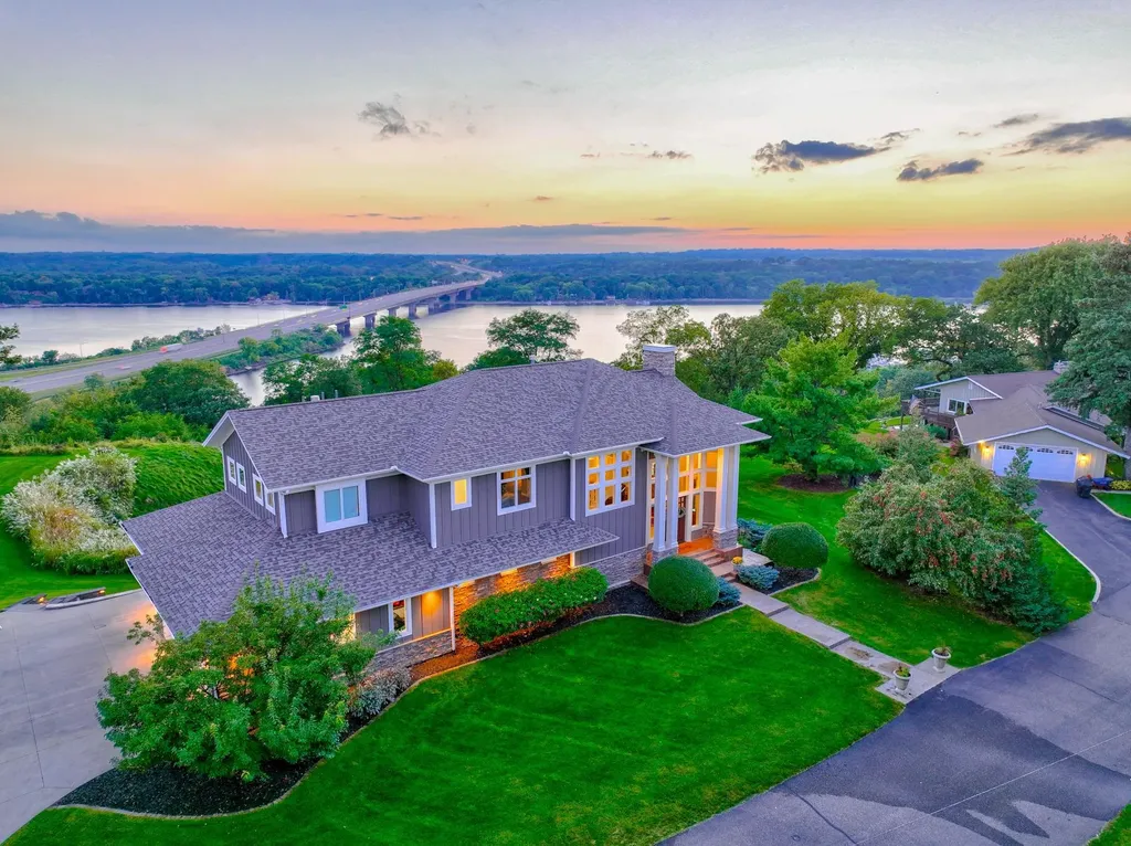19 Birkmose Park Lane Hudson WI 54016