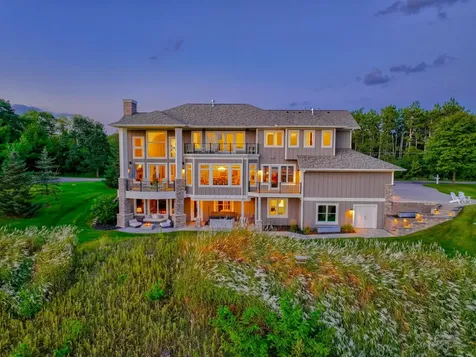 19 Birkmose Park Lane Hudson WI 54016