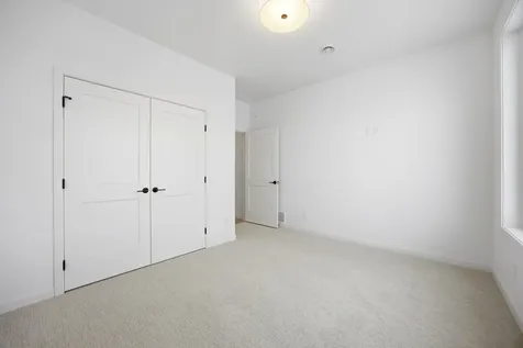 3630 Decorah Way S Fargo ND 58104