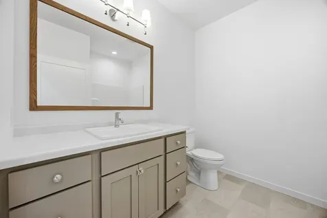 3630 Decorah Way S Fargo ND 58104