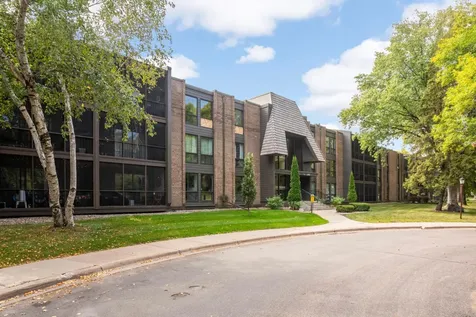 6105 Lincoln Drive Edina MN 55436