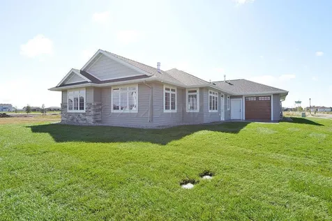 201 Emma Court Mapleton ND 58059