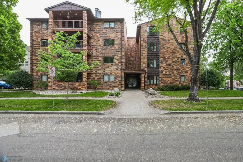 220 8th Street S Fargo ND 58103