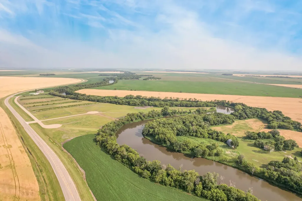 7172 180th Avenue SE Wahpeton ND 58075