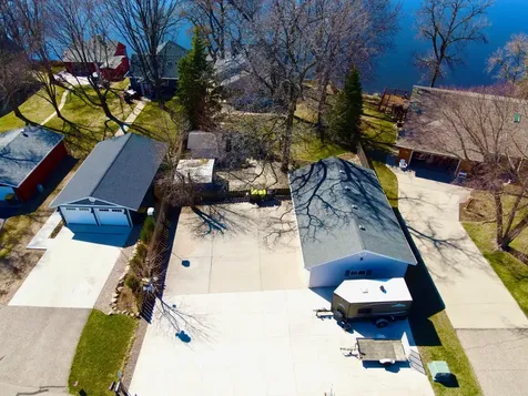 5134 E Eagle Lake Road Willmar MN 56201