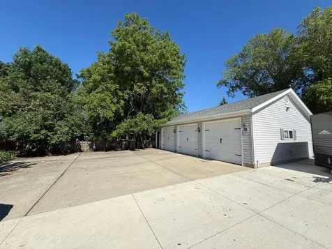 5134 E Eagle Lake Road Willmar MN 56201