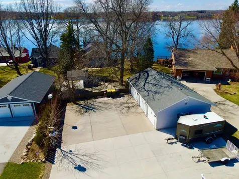 5134 E Eagle Lake Road Willmar MN 56201